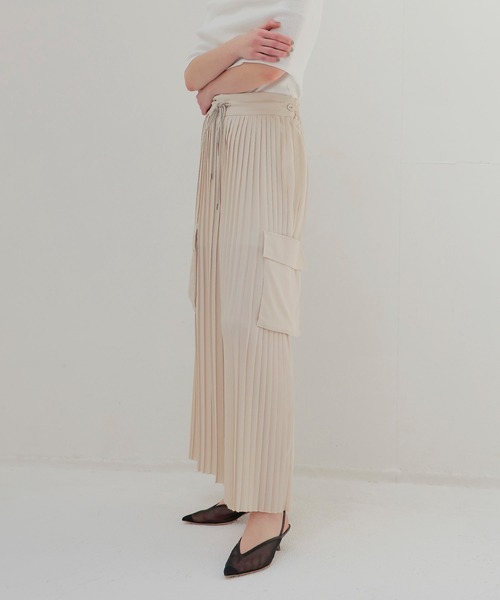 DRESSLAVE(ドレスレイブ)の「georgett pleats easy wide pants(ジョーゼットプリーツイージーワイドパンツ)(その他パンツ・レディース・グリーン/ベージュ・38)」の4枚目の写真