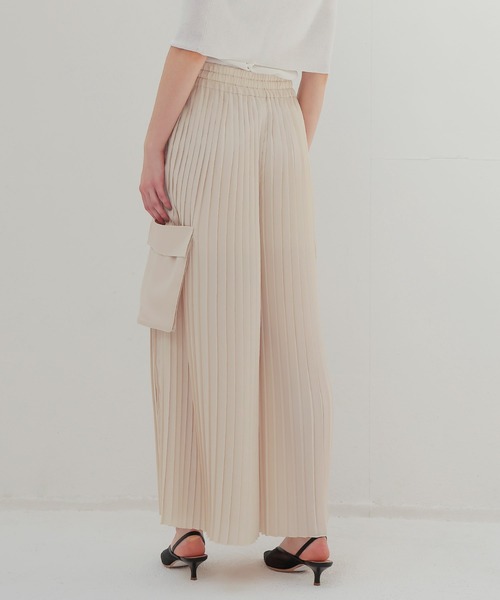 DRESSLAVE(ドレスレイブ)の「georgett pleats easy wide pants(ジョーゼットプリーツイージーワイドパンツ)(その他パンツ・レディース・グリーン/ベージュ・38)」の5枚目の写真