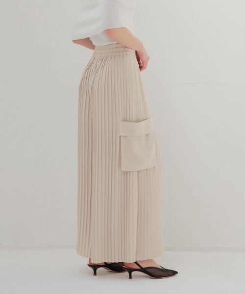 DRESSLAVE(ドレスレイブ)の「georgett pleats easy wide pants(ジョーゼットプリーツイージーワイドパンツ)(その他パンツ・レディース・グリーン/ベージュ・38)」の6枚目の写真