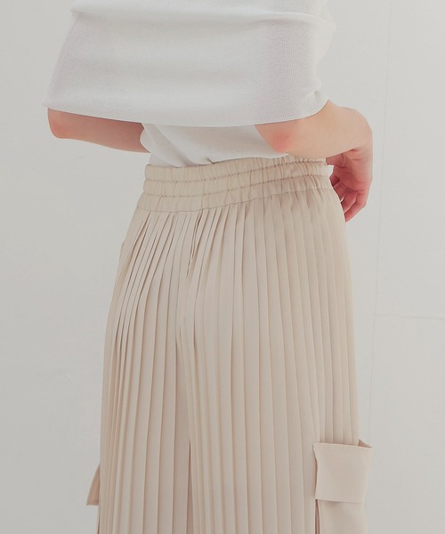 DRESSLAVE(ドレスレイブ)の「georgett pleats easy wide pants(ジョーゼットプリーツイージーワイドパンツ)(その他パンツ・レディース・グリーン/ベージュ・38)」の8枚目の写真
