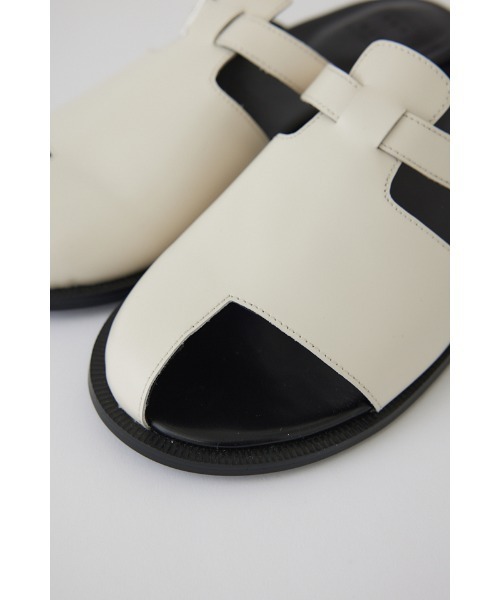 RIM.ARK(リムアーク)の「Thumb leather flat sandal サムレザーフラットサンダル(サンダル・レディース・ブラック/アイボリー・36/37/38/39)」の9枚目の写真