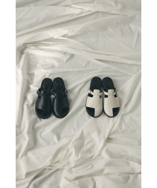 RIM.ARK(リムアーク)の「Thumb leather flat sandal サムレザーフラットサンダル(サンダル・レディース・ブラック/アイボリー・36/37/38/39)」の18枚目の写真