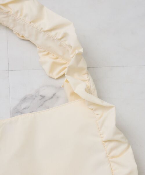 ems excite（エムズエキサイト）の「フリルトートバッグ（ショルダーバッグ・レディース・ナチュラル/ブラック・ONE SIZE）」の7枚目の写真