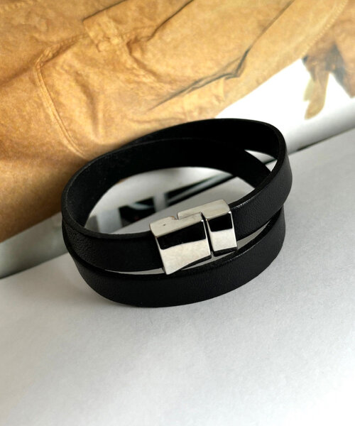 DouDou（ドゥドゥ）の「マグネット留めレザーブレス（ブレスレット・レディース・ダークブラウン/キャメル/ブラック・FREE）」の4枚目の写真