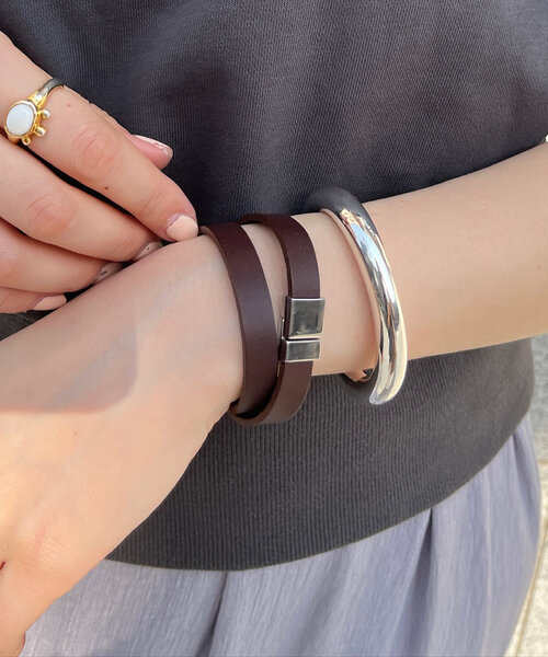 DouDou（ドゥドゥ）の「マグネット留めレザーブレス（ブレスレット・レディース・ダークブラウン/キャメル/ブラック・FREE）」の7枚目の写真
