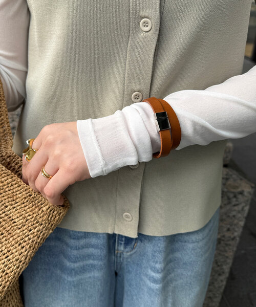 DouDou（ドゥドゥ）の「マグネット留めレザーブレス（ブレスレット・レディース・ダークブラウン/キャメル/ブラック・FREE）」の10枚目の写真