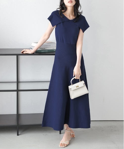 AMELY(エミリー)の「ニットフレアワンピース(ワンピース・レディース・ベージュ/ライトグレー/ブラック/ネイビー・フリー)」の12枚目の写真