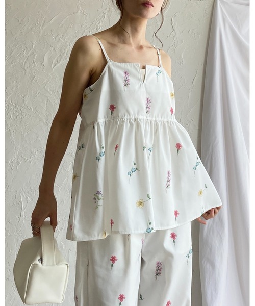 She's Closet(シーズクローゼット)の「フレア花柄フラワープリントキャミソールビスチェ(キャミソール・レディース・ネイビー/ブラック/オフホワイト/ベージュ/ブルー系その他/ベージュ系その他/ベージュ系その他2/ブラック系その他/ブルー系その他2/ブラック系その他2・FREE)」の12枚目の写真