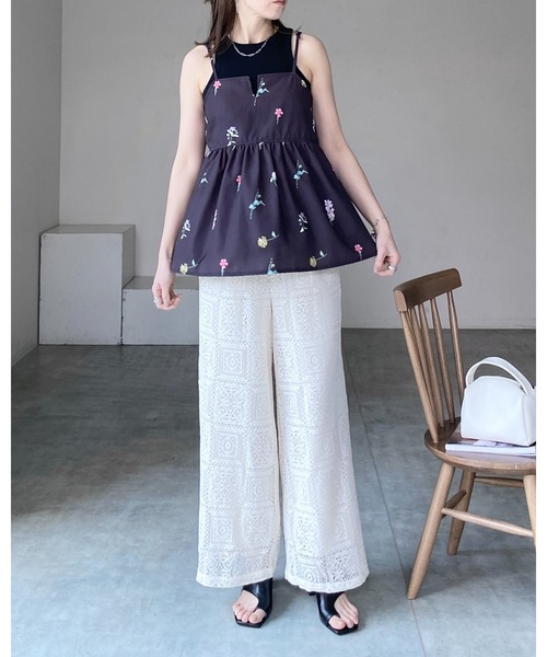 She's Closet(シーズクローゼット)の「フレア花柄フラワープリントキャミソールビスチェ(キャミソール・レディース・ネイビー/ブラック/オフホワイト/ベージュ/ブルー系その他/ベージュ系その他/ベージュ系その他2/ブラック系その他/ブルー系その他2/ブラック系その他2・FREE)」の20枚目の写真