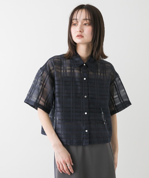 SENSE OF PLACE by URBAN RESEARCH（センスオブプレイスバイアーバンリサーチ）の「シアーチェッククロップドシャツ（シャツ/ブラウス・レディース・ネイビー/ピンク/オフホワイト・ONE）」の4枚目の写真