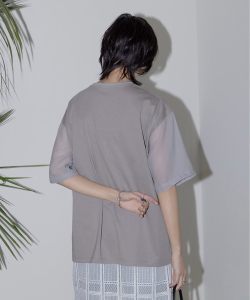 エイミーロウ　透け感　レディースカットソー Eimee Law（エイミーロウ）の「ショルダーフリルランダムロゴT