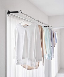 山崎実業（ヤマザキジツギョウ）の「《WEB限定》【tower/タワー】鴨居室内物干しポールホルダー　奥行ワイド（ランドリーグッズ）」