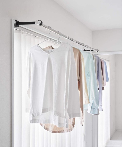 tower（タワー）の「《WEB限定》【tower/タワー】鴨居室内物干しポールホルダー　奥行ワイド（ランドリーグッズ・レディース・ホワイト/ブラック・FREE）」の2枚目の写真