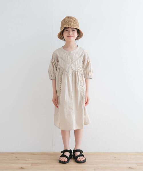 URBAN RESEARCH DOORS（アーバンリサーチドアーズ）の「ハシゴレースワンピース(KIDS)（ワンピース・キッズ・ブルー/ホワイト系その他/ブラック・120/105/135）」の2枚目の写真