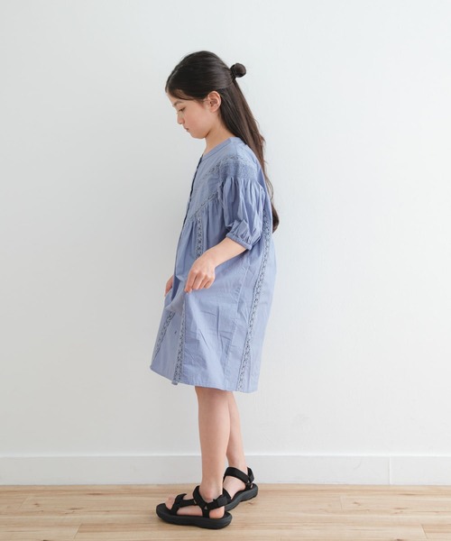 URBAN RESEARCH DOORS（アーバンリサーチドアーズ）の「ハシゴレースワンピース(KIDS)（ワンピース・キッズ・ブルー/ホワイト系その他/ブラック・120/105/135）」の18枚目の写真