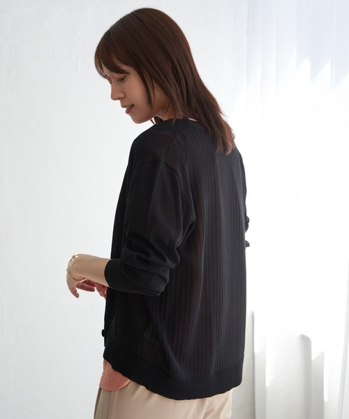 ikka（イッカ）の「【洗濯機で洗える／接触冷感】針抜きシアーニットカーディガン【UVカット】（カーディガン/ボレロ・レディース・ブラック/オフホワイト/ブルー/ライトグレー・M/L/S）」の16枚目の写真