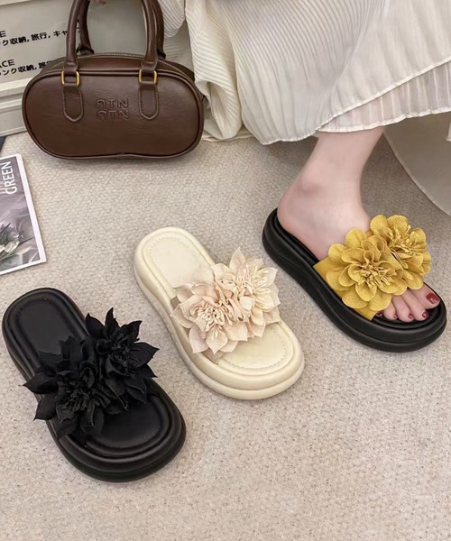 LOWO（ロワ）の「フラワーモチーフ 厚底 サンダル（サンダル・レディース・ブラック/オフホワイト/イエロー・40/38/39/35/36/37）」の4枚目の写真