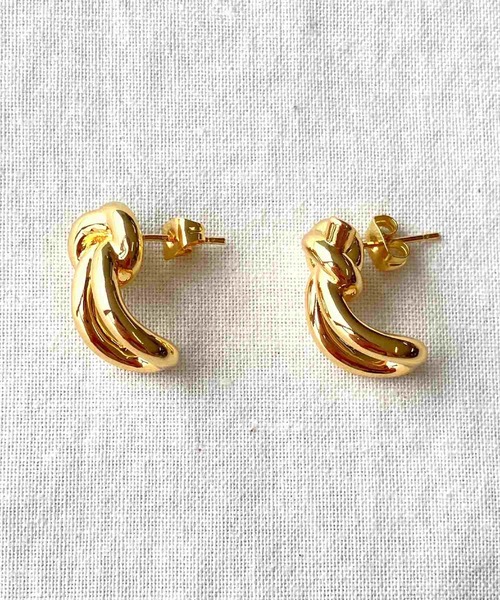 Q（キュー）の「結びピアス（ピアス（両耳用）・レディース・ゴールド・ONE SIZE）」の4枚目の写真