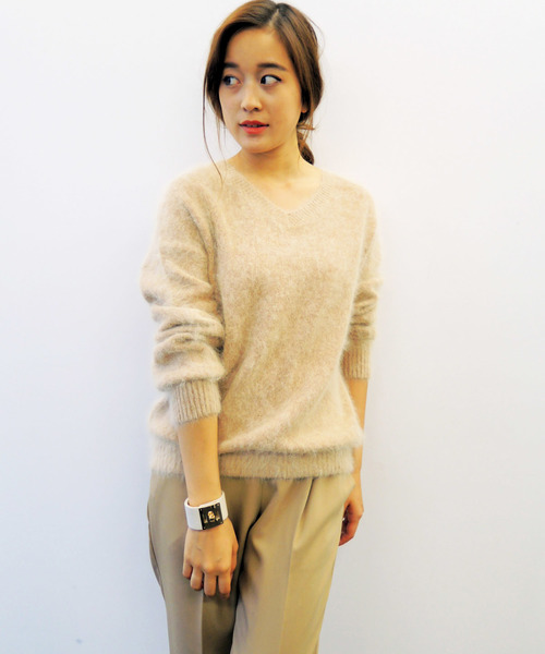 N.（N. Natural Beauty Basic）（エヌエヌナチュラルビューティーベーシック）の「【ViVi 2月号掲載】【mina 2月号掲載】アンゴラニットＶネックプルオーバー（ニット/セーター・レディース・ブルー/グレー/ベージュ/ホワイト/カーキ・MEDIUM）」の3枚目の写真