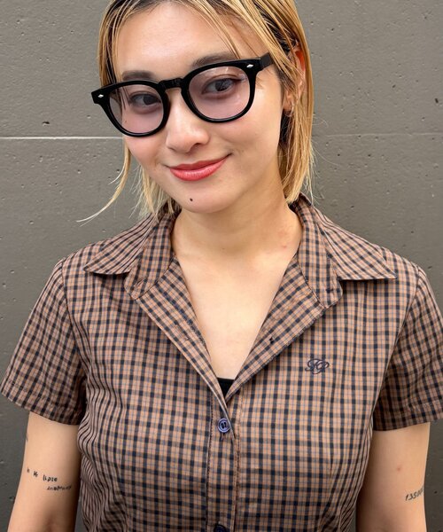 WHO'S WHO gallery(フーズフーギャラリー)の「調光 2WAYメガネ/サングラス/ユニセックス(サングラス・レディース・ブラック/ブラウン/クリア・FREE)」の4枚目の写真