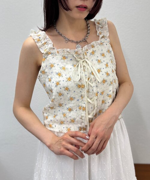 w closet(ダブルクローゼット)の「【3色展開】花柄シャーリングTOPS(Tシャツ/カットソー・レディース・ブルー/オレンジ/ピンク・FREE)」の3枚目の写真