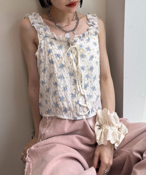 w closet(ダブルクローゼット)の「【3色展開】花柄シャーリングTOPS(Tシャツ/カットソー・レディース・ブルー/オレンジ/ピンク・FREE)」の19枚目の写真