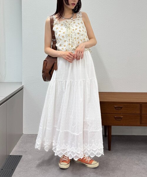 w closet(ダブルクローゼット)の「【3色展開】花柄シャーリングTOPS(Tシャツ/カットソー・レディース・ブルー/オレンジ/ピンク・FREE)」の4枚目の写真