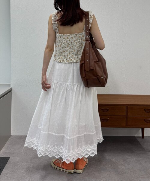 w closet(ダブルクローゼット)の「【3色展開】花柄シャーリングTOPS(Tシャツ/カットソー・レディース・ブルー/オレンジ/ピンク・FREE)」の6枚目の写真