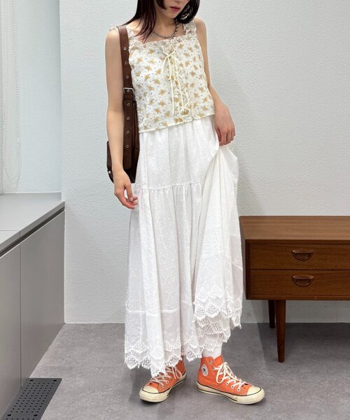 w closet(ダブルクローゼット)の「【3色展開】花柄シャーリングTOPS(Tシャツ/カットソー・レディース・ブルー/オレンジ/ピンク・FREE)」の10枚目の写真