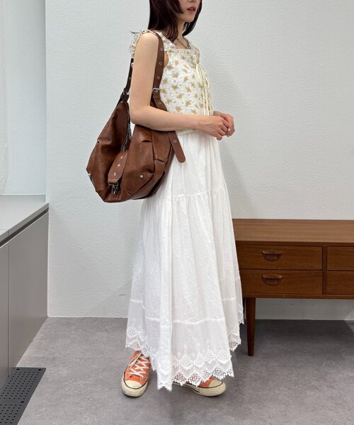 w closet(ダブルクローゼット)の「【3色展開】花柄シャーリングTOPS(Tシャツ/カットソー・レディース・ブルー/オレンジ/ピンク・FREE)」の12枚目の写真