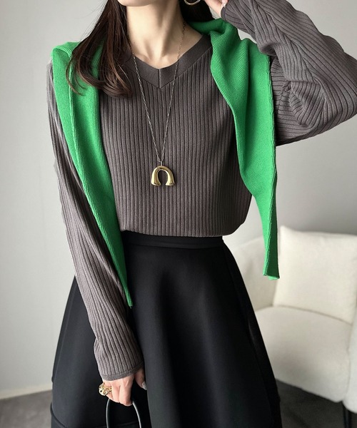 classicalelf（クラシカルエルフ）の「デコルテ美人。着映えVネックシンプルリブニット（長袖）（ニット/セーター・レディース・ベージュ/チャコール/ブラウン/ブラック/オフホワイト・LARGE/MEDIUM/SMALL/X-LARGE）」の15枚目の写真