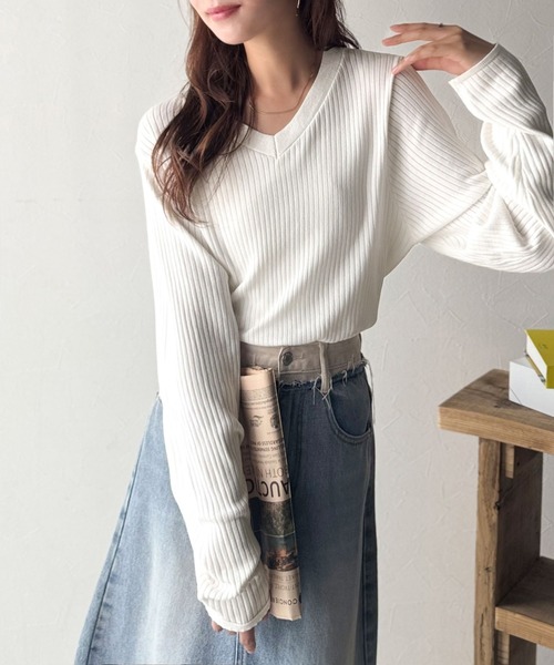 classicalelf（クラシカルエルフ）の「デコルテ美人。着映えVネックシンプルリブニット（長袖）（ニット/セーター・レディース・ベージュ/チャコール/ブラウン/ブラック/オフホワイト・LARGE/MEDIUM/SMALL/X-LARGE）」の8枚目の写真