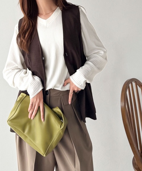 classicalelf（クラシカルエルフ）の「デコルテ美人。着映えVネックシンプルリブニット（長袖）（ニット/セーター・レディース・ベージュ/チャコール/ブラウン/ブラック/オフホワイト・LARGE/MEDIUM/SMALL/X-LARGE）」の10枚目の写真