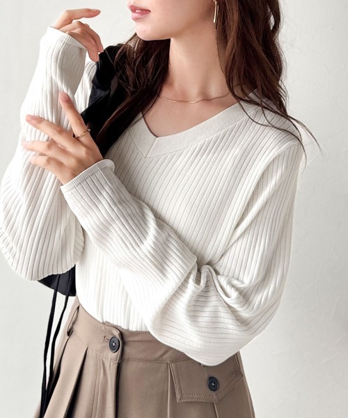 classicalelf（クラシカルエルフ）の「デコルテ美人。着映えVネックシンプルリブニット（長袖）（ニット/セーター・レディース・ベージュ/チャコール/ブラウン/ブラック/オフホワイト・LARGE/MEDIUM/SMALL/X-LARGE）」の6枚目の写真