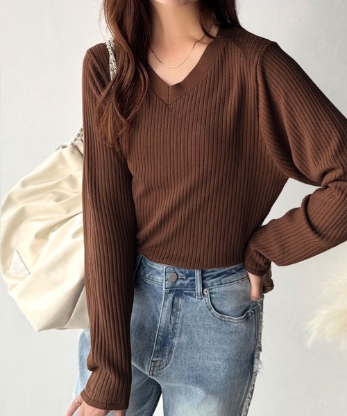 classicalelf（クラシカルエルフ）の「デコルテ美人。着映えVネックシンプルリブニット（長袖）（ニット/セーター・レディース・ベージュ/チャコール/ブラウン/ブラック/オフホワイト・LARGE/MEDIUM/SMALL/X-LARGE）」の13枚目の写真