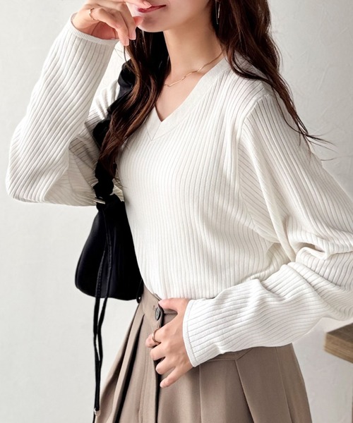 classicalelf（クラシカルエルフ）の「デコルテ美人。着映えVネックシンプルリブニット（長袖）（ニット/セーター・レディース・ベージュ/チャコール/ブラウン/ブラック/オフホワイト・LARGE/MEDIUM/SMALL/X-LARGE）」の7枚目の写真