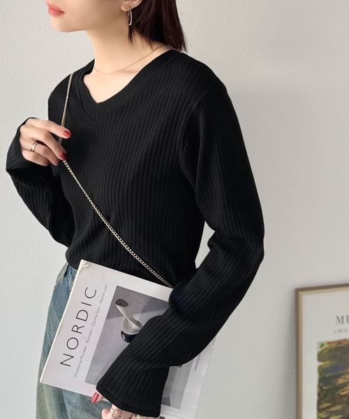 classicalelf（クラシカルエルフ）の「デコルテ美人。着映えVネックシンプルリブニット（長袖）（ニット/セーター・レディース・ベージュ/チャコール/ブラウン/ブラック/オフホワイト・LARGE/MEDIUM/SMALL/X-LARGE）」の11枚目の写真