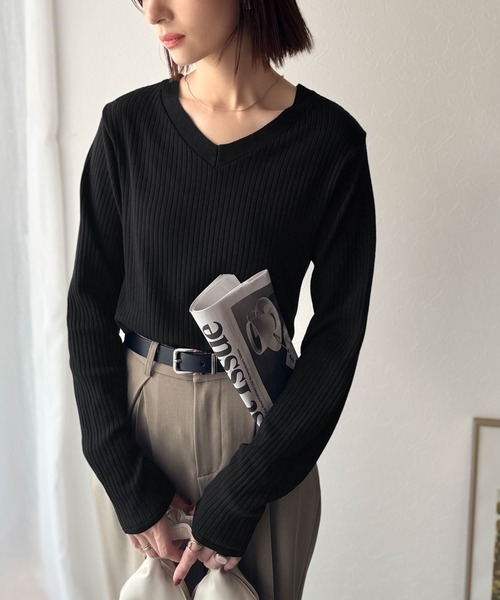 classicalelf（クラシカルエルフ）の「デコルテ美人。着映えVネックシンプルリブニット（長袖）（ニット/セーター・レディース・ベージュ/チャコール/ブラウン/ブラック/オフホワイト・LARGE/MEDIUM/SMALL/X-LARGE）」の12枚目の写真