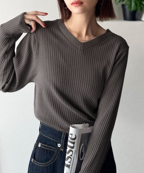 classicalelf（クラシカルエルフ）の「デコルテ美人。着映えVネックシンプルリブニット（長袖）（ニット/セーター・レディース・ベージュ/チャコール/ブラウン/ブラック/オフホワイト・LARGE/MEDIUM/SMALL/X-LARGE）」の21枚目の写真