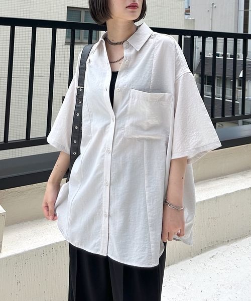 PAGEBOY（ページボーイ）の「スムースタッチルーズシャツ(半袖)（シャツ/ブラウス・レディース・ブラック/グレイッシュベージュ/レッド系その他4/オフホワイト・FREE）」の3枚目の写真