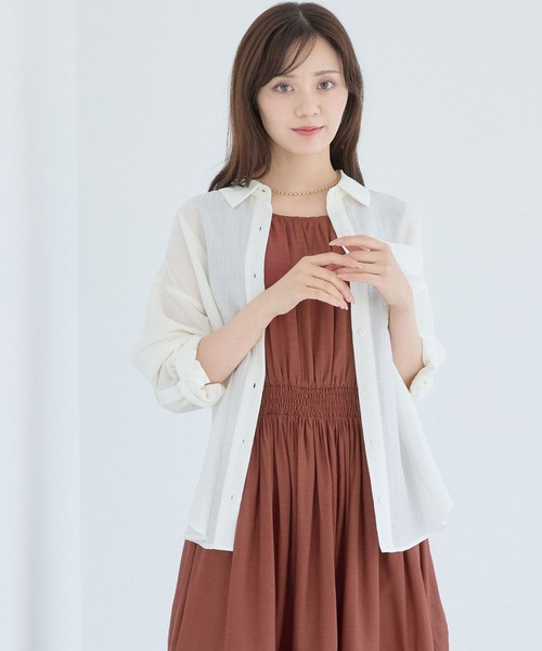 Andemiu（アンデミュウ）の「シアーストライプシャツ577728（シャツ/ブラウス・レディース・オフホワイト/ブルー/ブラック・FREE）」の2枚目の写真