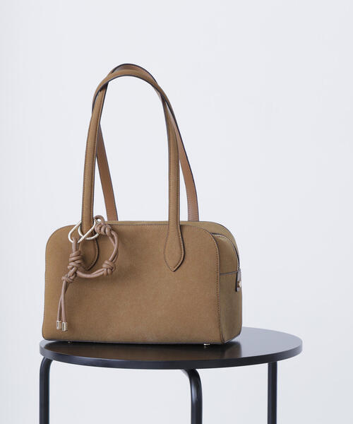 NATURAL BEAUTY BASIC（ナチュラルビューティーベーシック）の「◇チャームデコラボストンバッグ（ボストンバッグ・レディース・キャメル/ダークブラウン・ﾌﾘ-）」の2枚目の写真