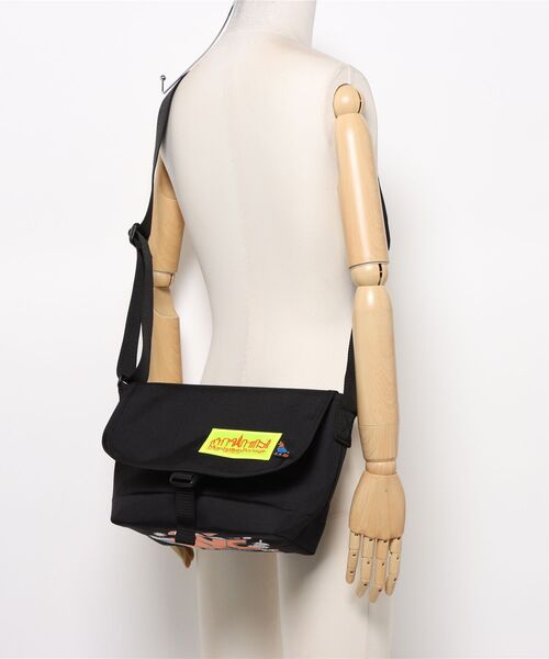Manhattan Portage(マンハッタンポーテージ)の「NYLON MESSENGER BAG JR (SM) BP W/DIV LVL TMP(メッセンジャーバッグ・メンズ・ブラック・SMALL)」の17枚目の写真