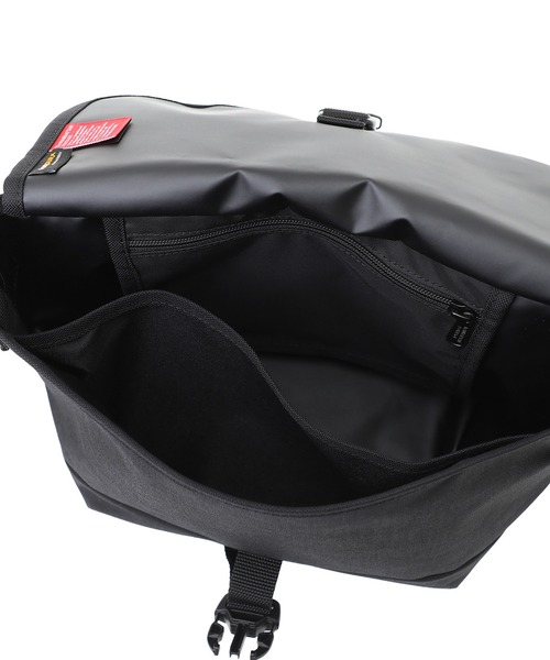 Manhattan Portage(マンハッタンポーテージ)の「NYLON MESSENGER BAG JR (SM) BP W/DIV LVL TMP(メッセンジャーバッグ・メンズ・ブラック・SMALL)」の7枚目の写真