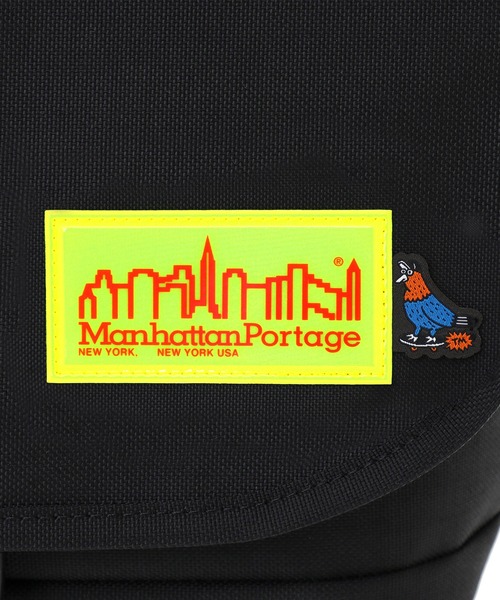 Manhattan Portage(マンハッタンポーテージ)の「NYLON MESSENGER BAG JR (SM) BP W/DIV LVL TMP(メッセンジャーバッグ・メンズ・ブラック・SMALL)」の5枚目の写真