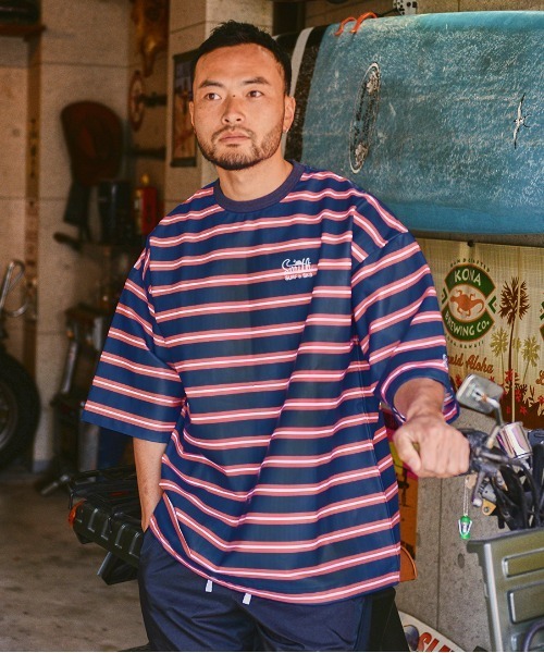 Sunny Smith（サニースミス）の「ヘビーオンスCool Smith BD Logo Emb SS Tee（Tシャツ/カットソー・メンズ・オフホワイト/ネイビー・FREE）」の6枚目の写真