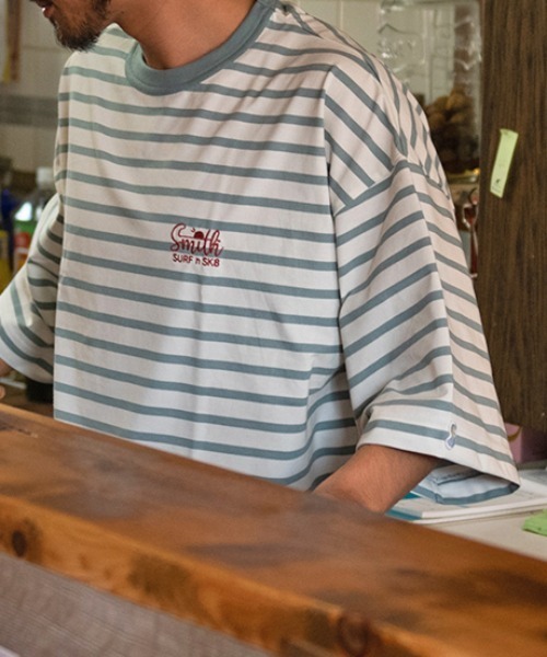 Sunny Smith（サニースミス）の「ヘビーオンスCool Smith BD Logo Emb SS Tee（Tシャツ/カットソー・メンズ・オフホワイト/ネイビー・FREE）」の9枚目の写真