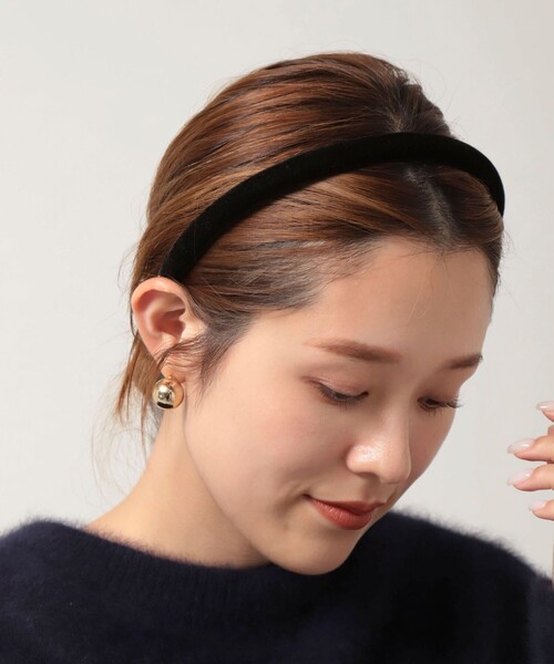 NOLLEY’S（ノーリーズ）の「【PR阿部☆別注】ベロアカチューシャスリム（カチューシャ・レディース・ブラック・FREE）」の2枚目の写真