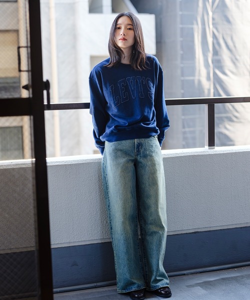 Levi's(リーバイス)の「Levi's/リーバイス グラフィック ヘリテージ クルーネックスウェットシャツ(スウェット・レディース・インディゴブルー・S/M/L)」の11枚目の写真