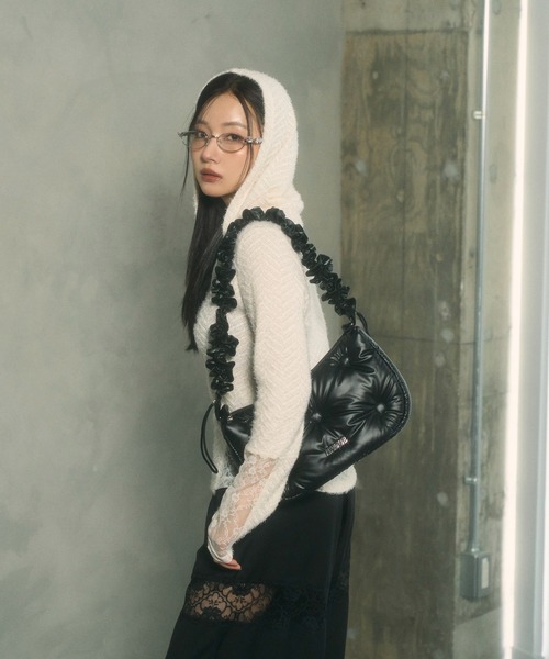 ANDGEEBEE（アンジービー）の「ギャザーパフィーショルダーバッグ（ショルダーバッグ・レディース・ブラック/アイボリー・FREE）」の3枚目の写真